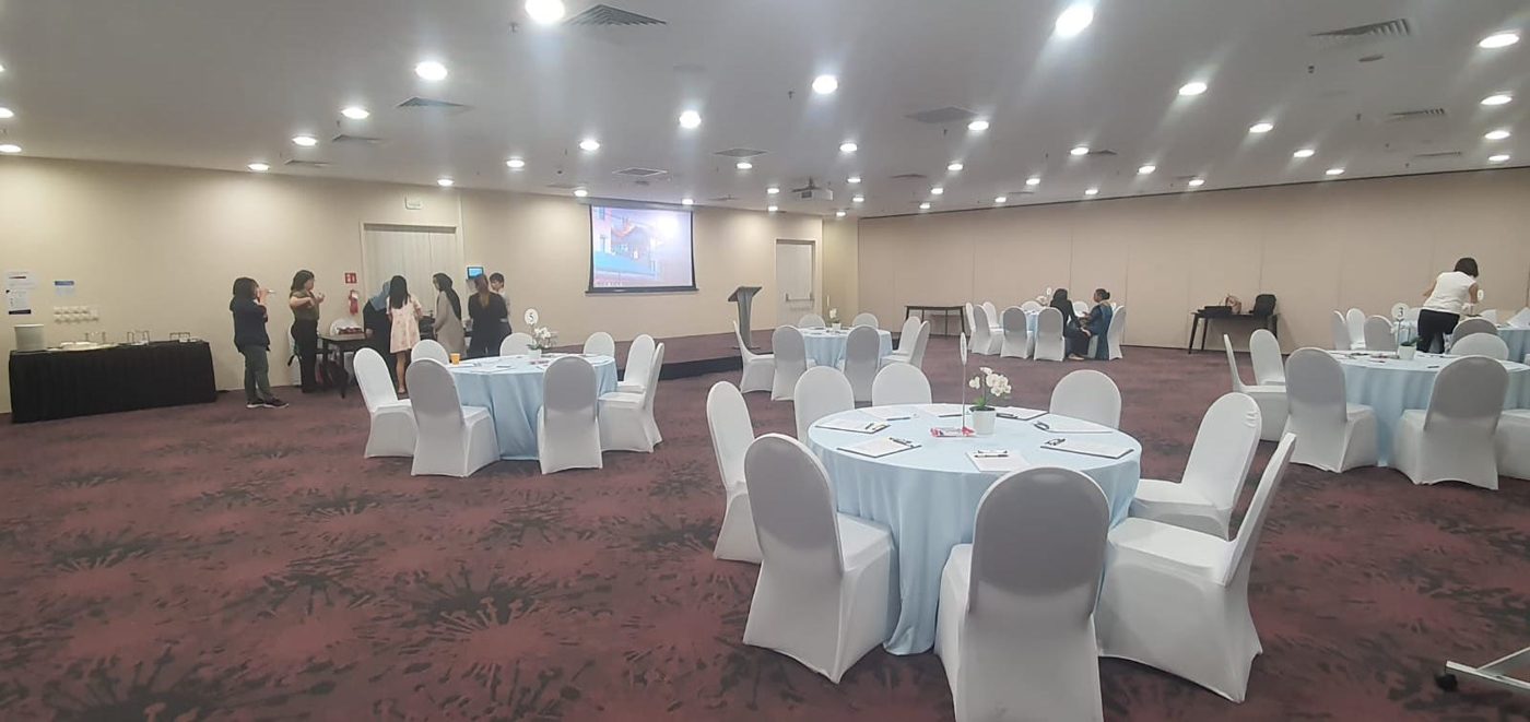 Round tables set for the SMU Alumni Event dinner